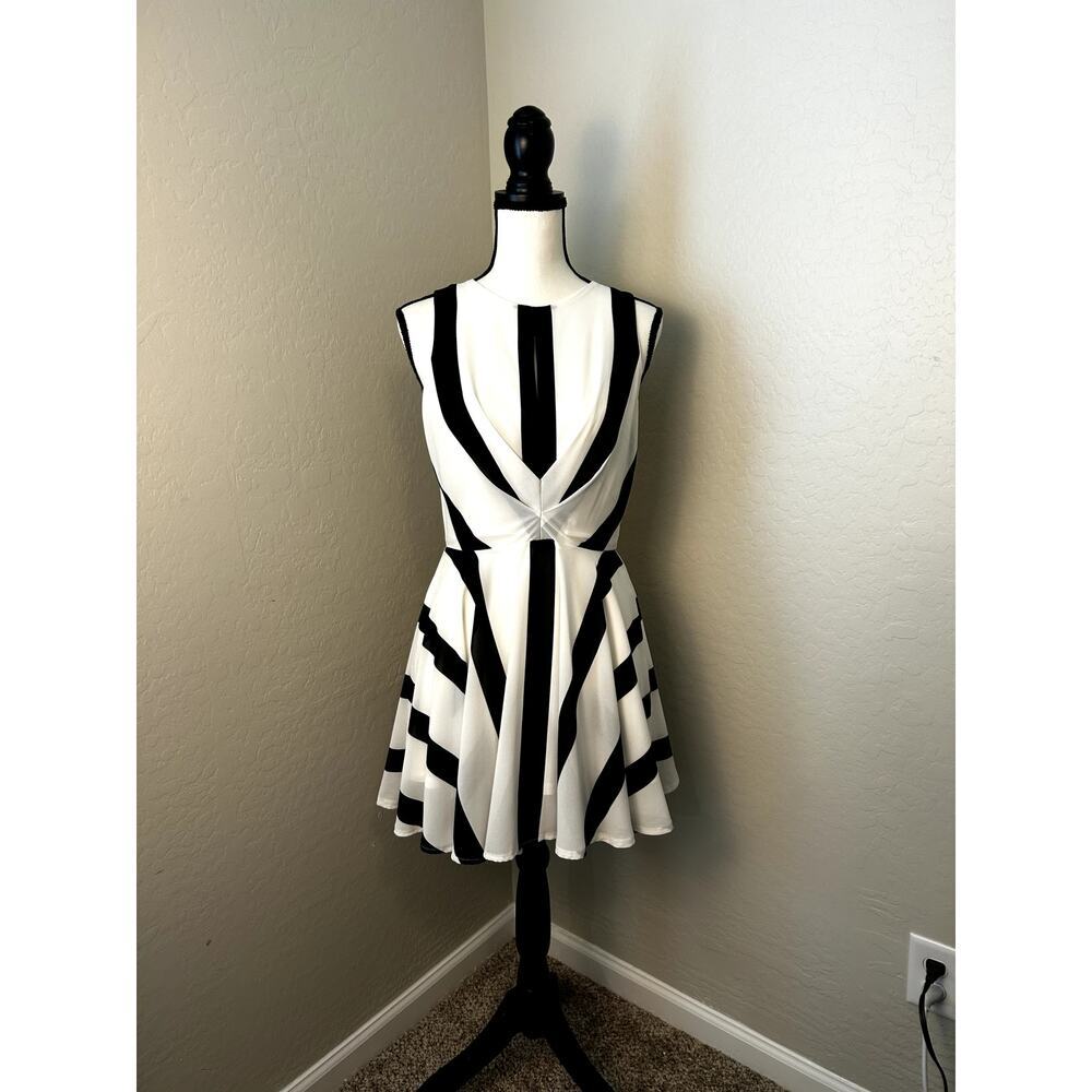 Sans Souci Black White Fit Flare Dress Womens Medium Sleeveless Striped Party